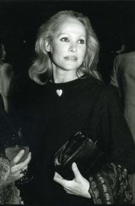 Ursula Andress 1983  LA  cliff.jpg
